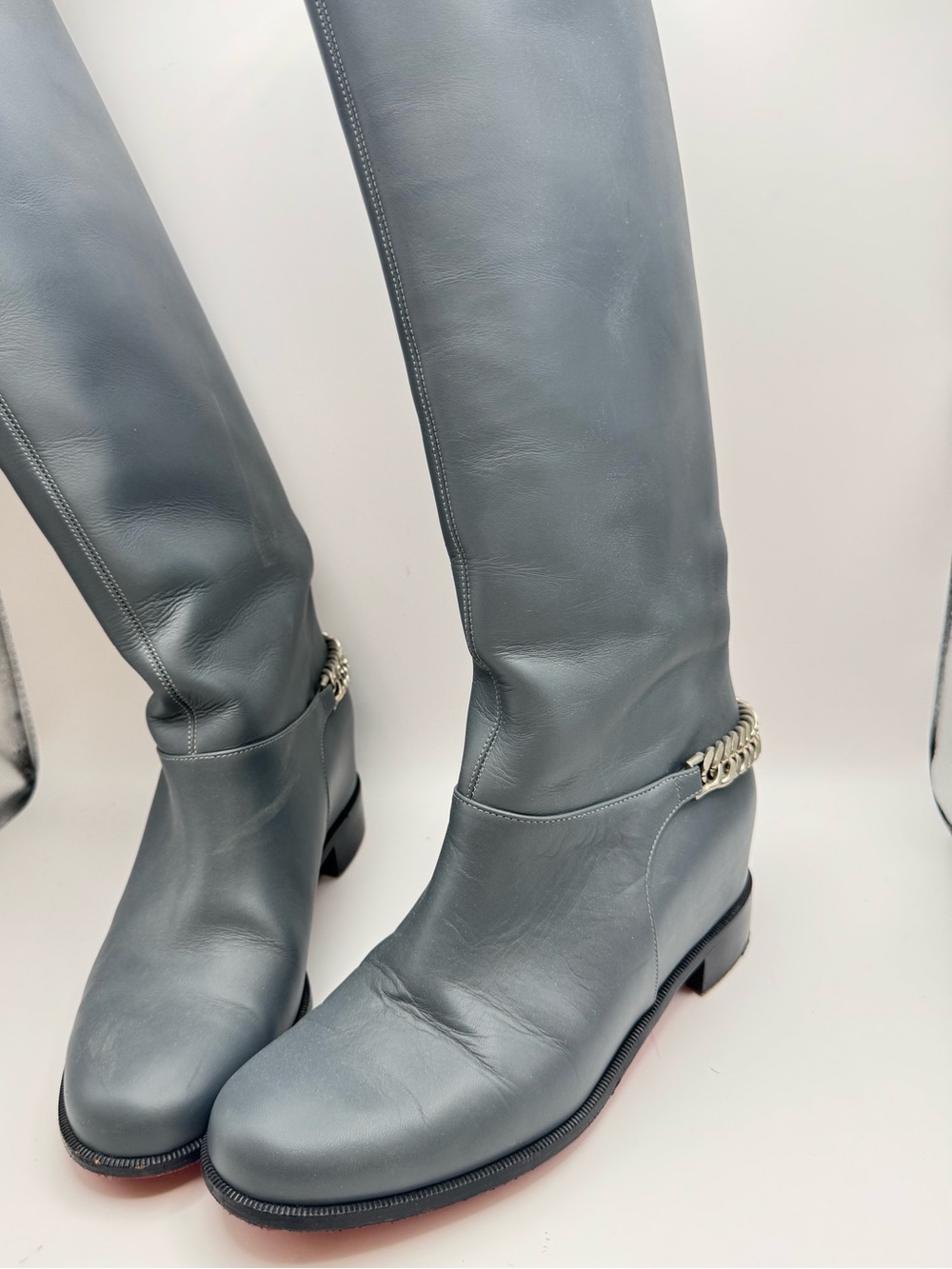 Christian Louboutin Cate Chain Knee High Boots Gray Leather Red Sole Size 39 - Picture 1 of 8